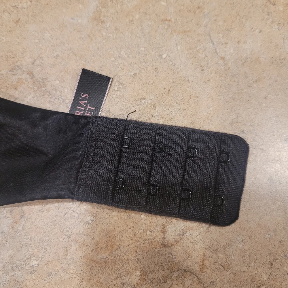 Elegant Black Bra with Silver Accents - Picture 4 of 4